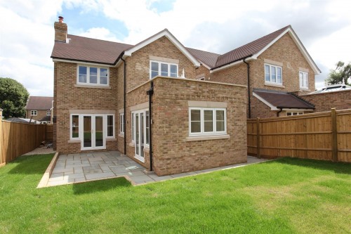 Strathmore Drive, Charvil, Reading - Photo 18