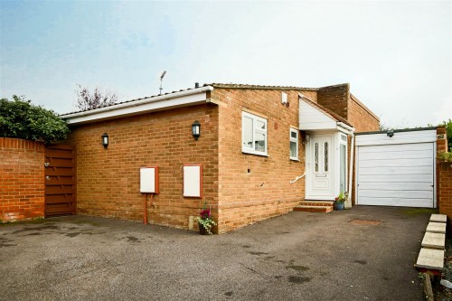 Hurst Park Road, Twyford, Reading - Photo 1