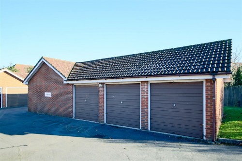 Sadlers Court, Winnersh, Wokingham - Photo 11