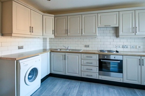 Sadlers Court, Winnersh, Wokingham - Photo 3