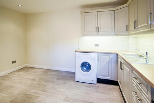 Sadlers Court, Winnersh, Wokingham - Photo 4