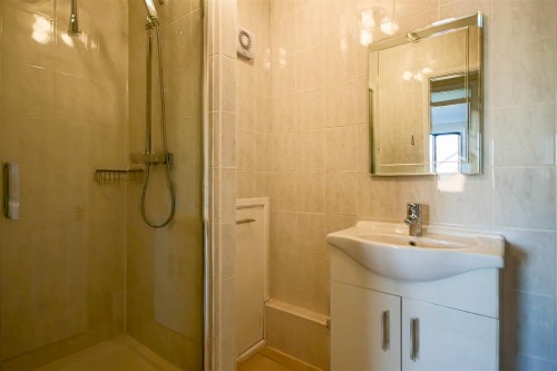 Sadlers Court, Winnersh, Wokingham - Photo 6